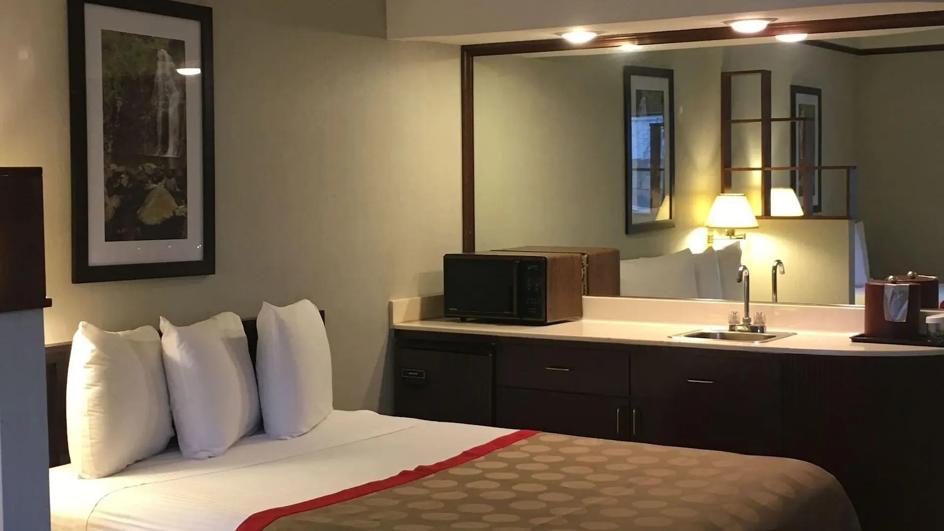 Ramada By Wyndham Portland Airport Hotel