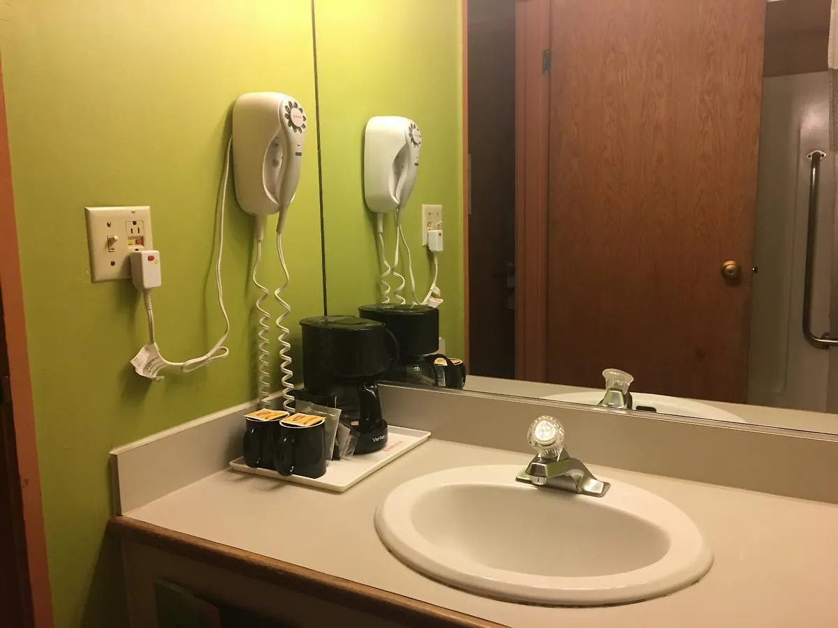 Ramada By Wyndham Portland Airport Hotel