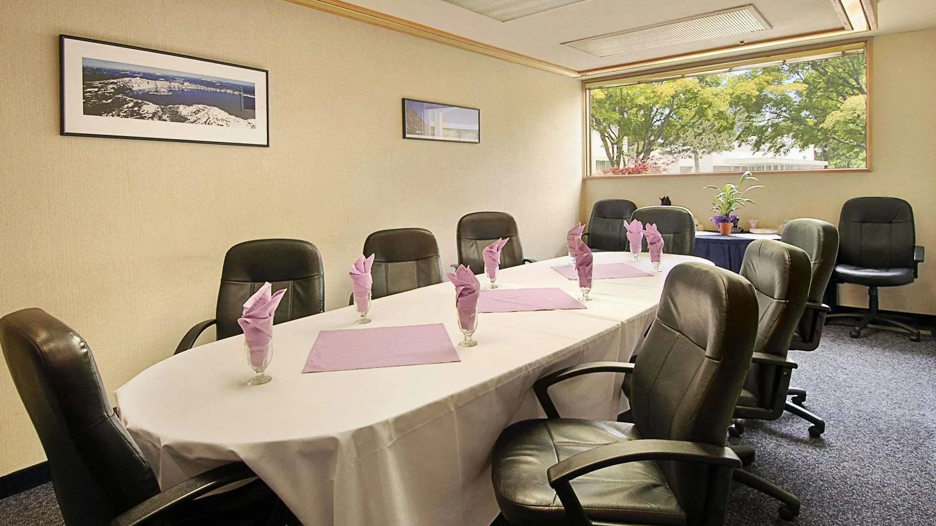 Ramada By Wyndham Portland Airport Hotel