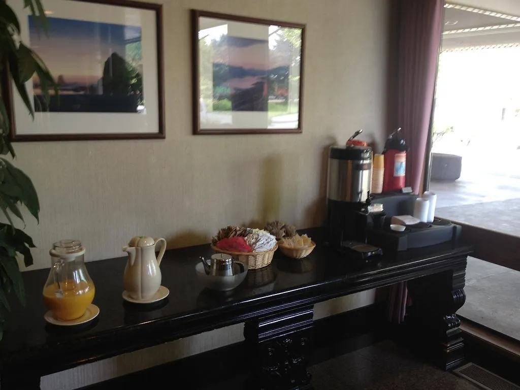 Ramada By Wyndham Portland Airport Hotel